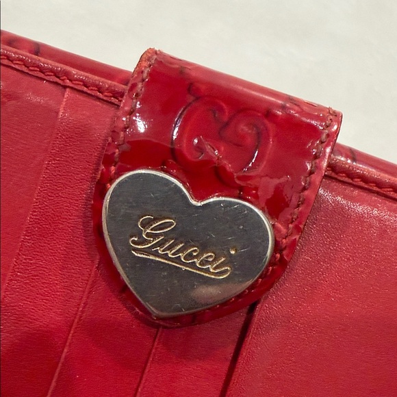 Gucci red patent leather wallet heart closure - Picture 14 of 16